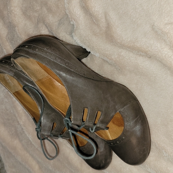 Shoes - Indigo Clark heels